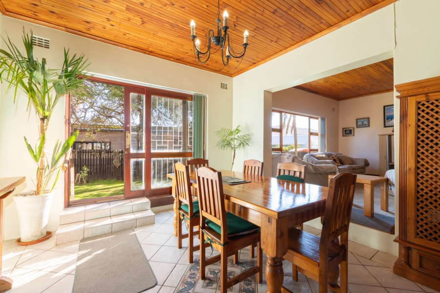 4 Bedroom Property for Sale in Pringle Bay Western Cape
